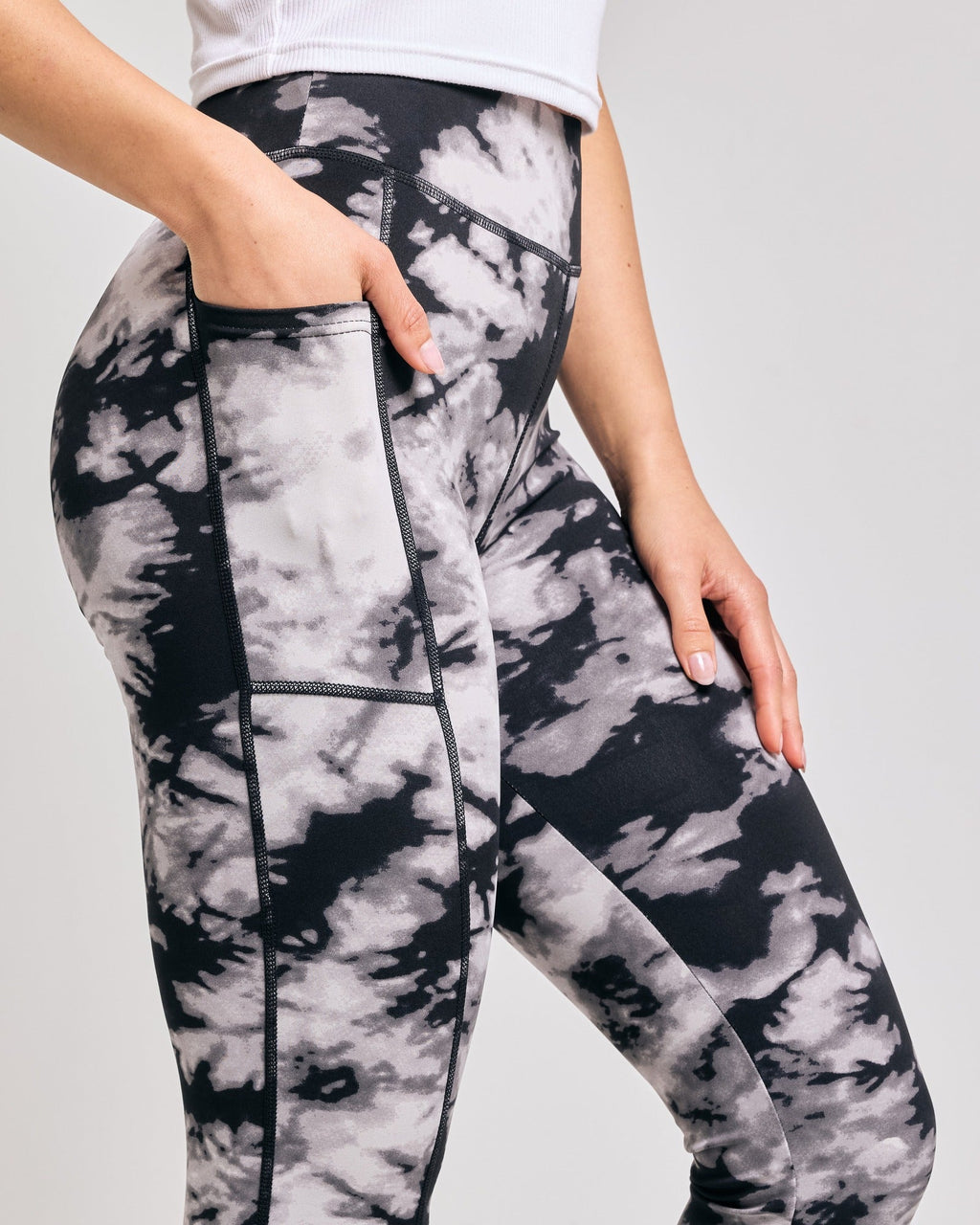 4 Pack: Women's Capri Leggings with Pockets (Available in Plus Size)